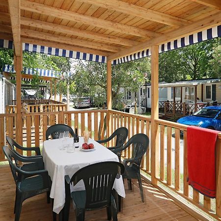 Albatross Mobile Homes On Camping Baia Verde مانربا ديل جاردا المظهر الخارجي الصورة