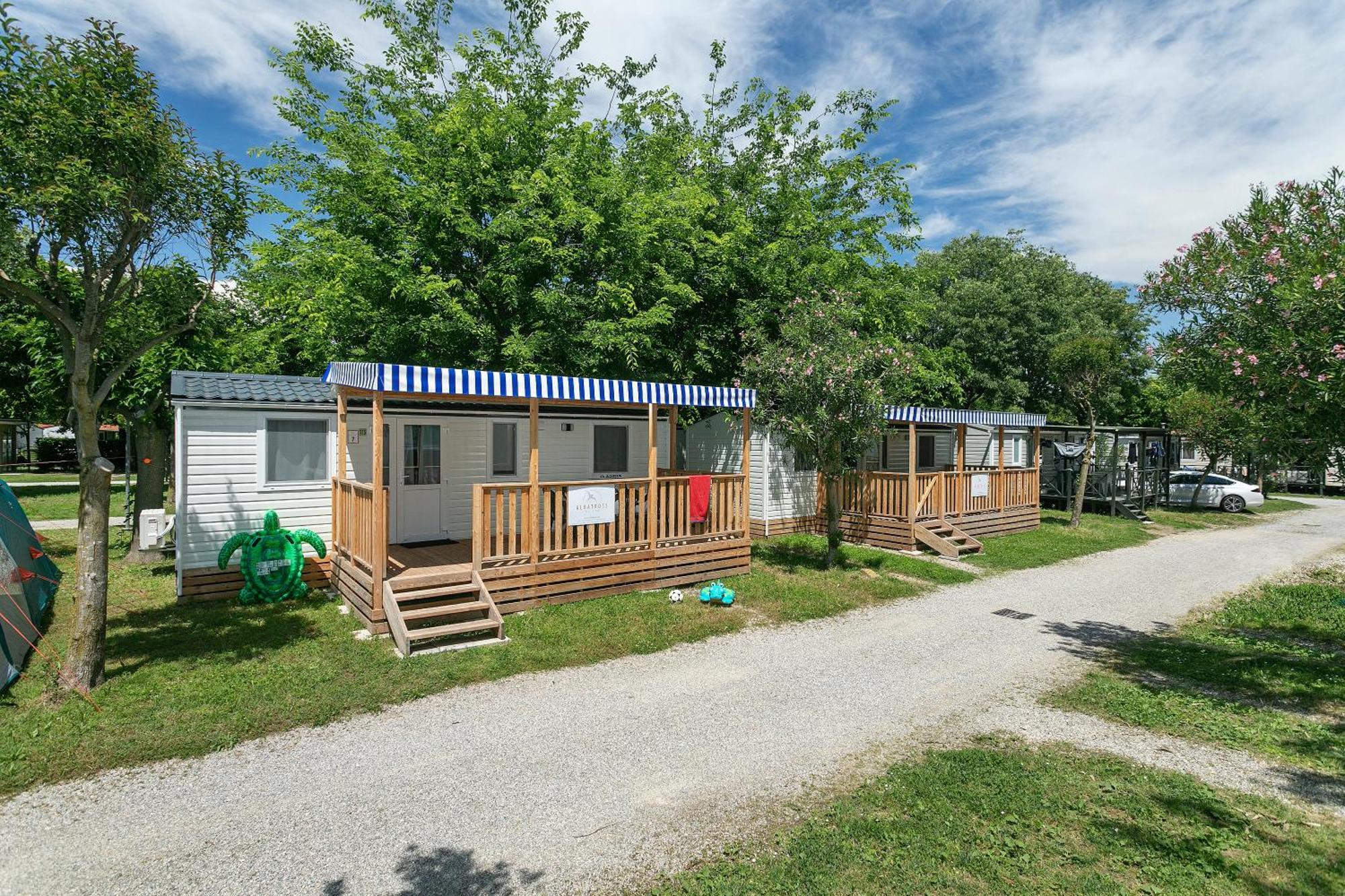 Albatross Mobile Homes On Camping Baia Verde مانربا ديل جاردا المظهر الخارجي الصورة